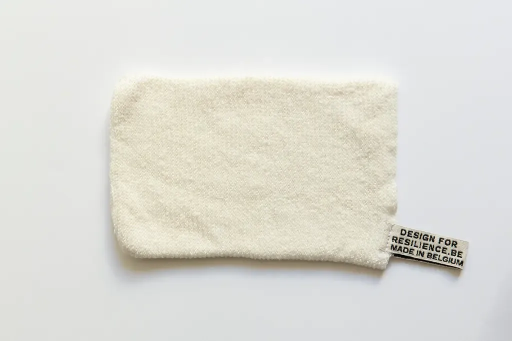 Colignon_vanessa-design_for_resilience_tampon-a-recurer_gant-eponge-nettoyage-naturelle_40B9049.webp