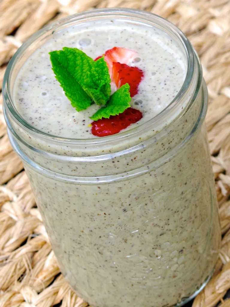 Graine décortiquée Strawberry-Ban-Smoothie.webp