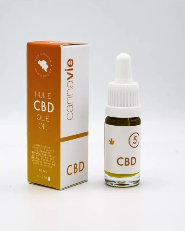 Huile CBD 5% flacon.webp