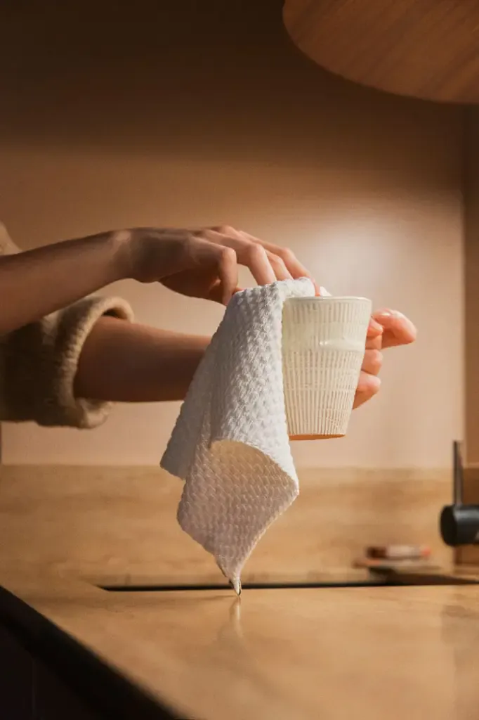 eponge%20vaisselle%20ecologique-tampon%20%C3%A0%20recurer-chanvre-naturel-Fabrication-belge_Design%20for%20resilience%C2%A9Rod%C3%A9o%20Studio_MG_0519.webp